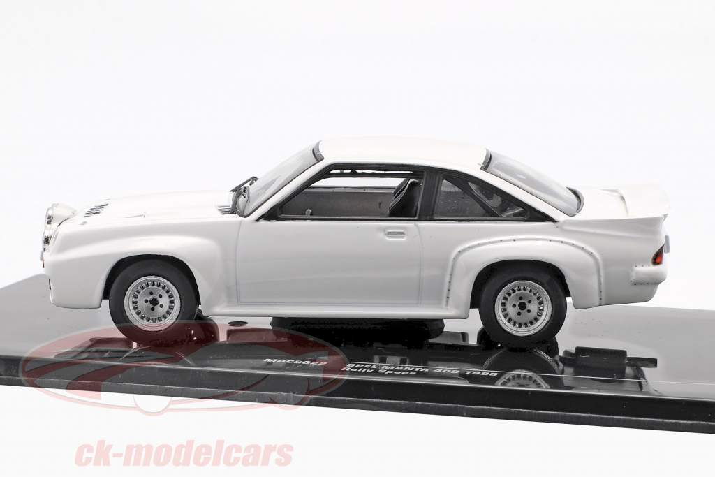 Opel Manta 400 Plain Body Version Bouwjaar 1986 wit 1:43 Ixo