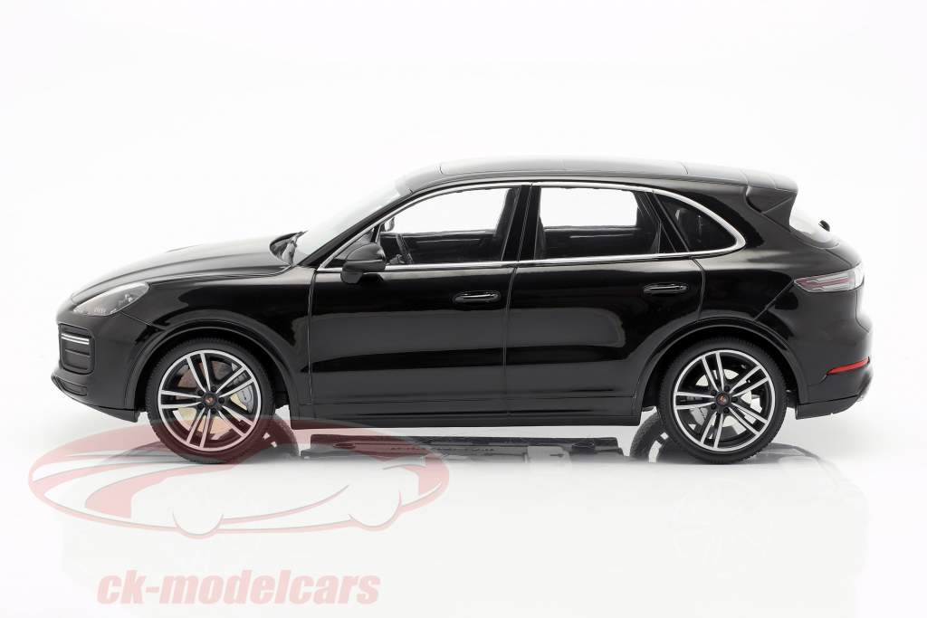 Porsche Cayenne Turbo S año de construcción 2017 negro 1:18 Minichamps