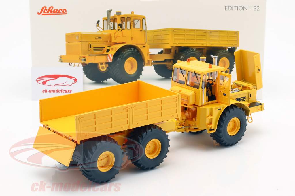 Kirovets K-700 tractor amarillo 1:32 Schuco