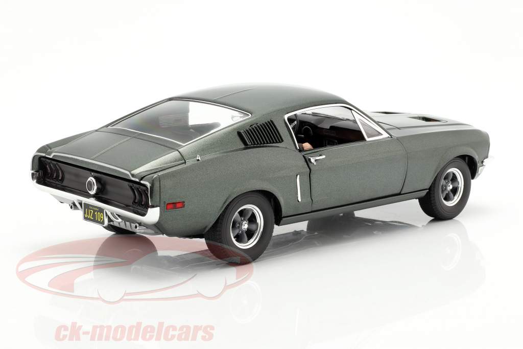 Ford Mustang GT filme Bullitt 1968 com figura verde 1:18 Greenlight