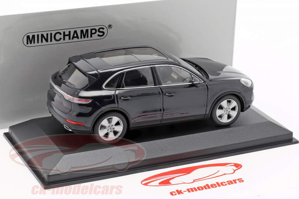 Porsche Cayenne Bouwjaar 2017 donkerblauw metalen 1:43 Minichamps