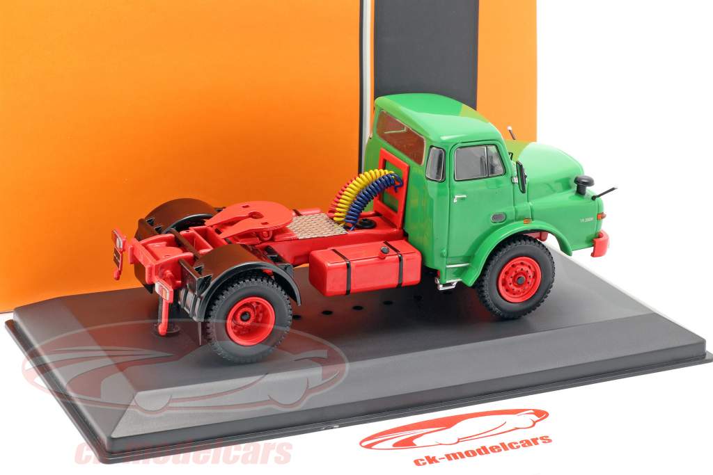 MAN 19.280H 卡车 建造年份 1971 绿 1:43 Ixo