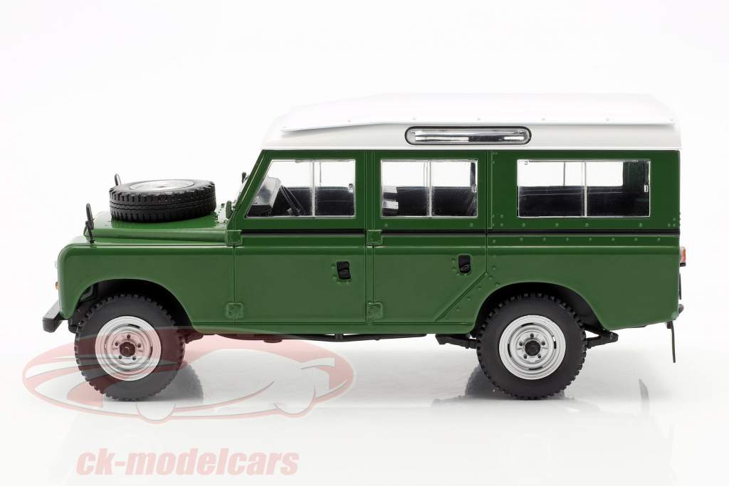 Land Rover Series III 109 Baujahr 1980 grün / weiß 1:24 WhiteBox