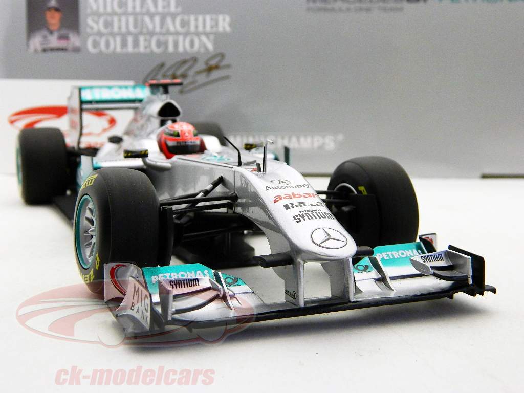Minichamps 1:18 M. Schumacher Mercedes GP W02 Showcar