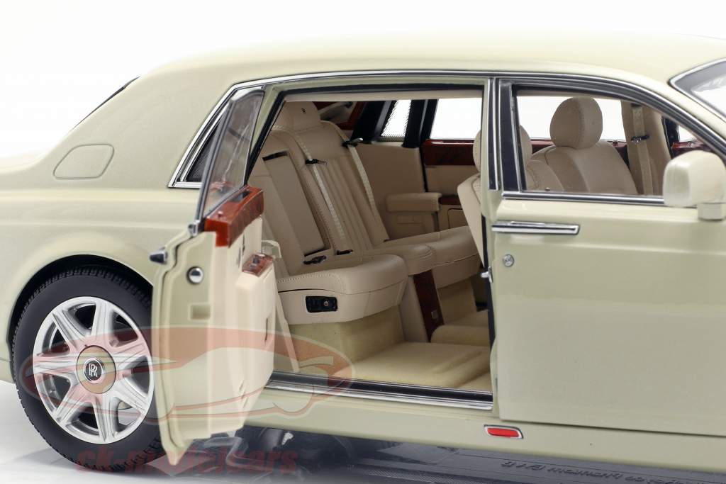 Rolls Royce Phantom EWB Bouwjaar 2012 carrera wit 1:18 Kyosho