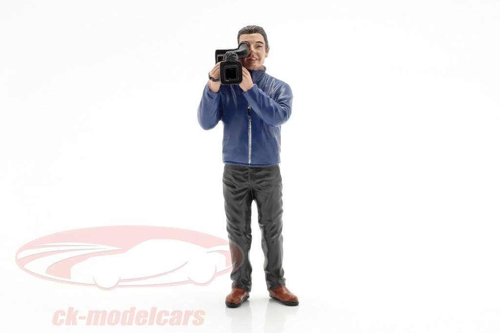 camera operator figure 1:18 American Diorama
