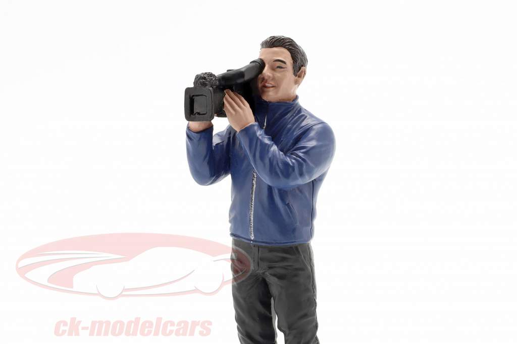 camera operator figure 1:18 American Diorama