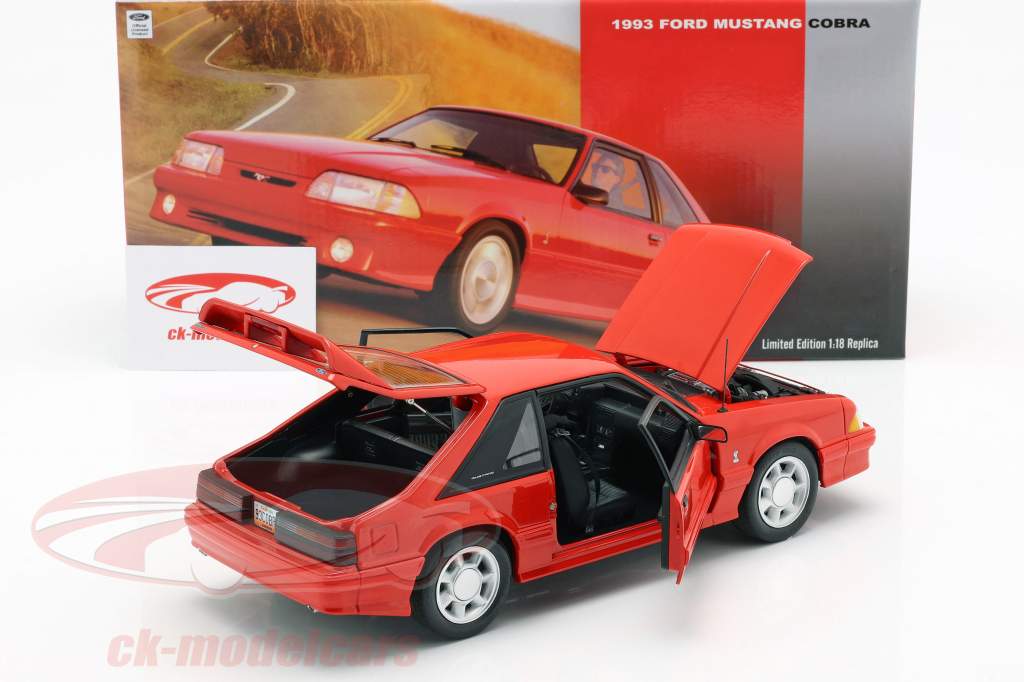 Ford Mustang Cobra 建造年份 1993 红 1:18 GMP