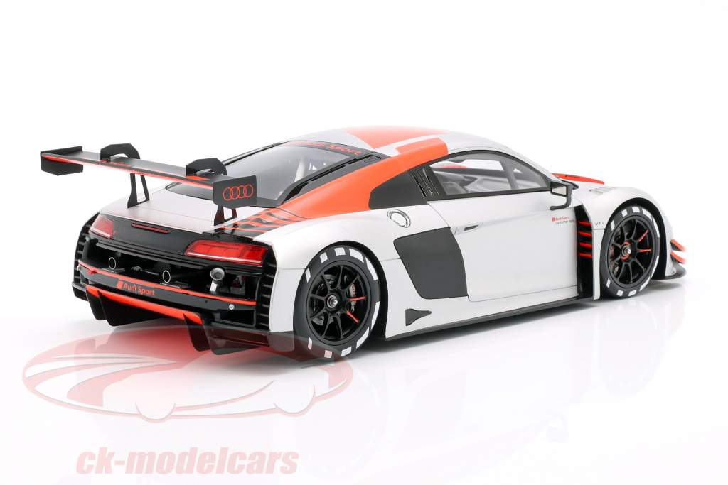 Audi R8 LMS year 2019 silver 1:18 Spark