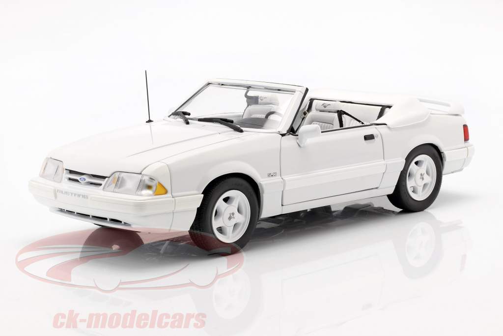 Ford Mustang LX конвертируемый Год постройки 1993 белый 1:18 GMP
