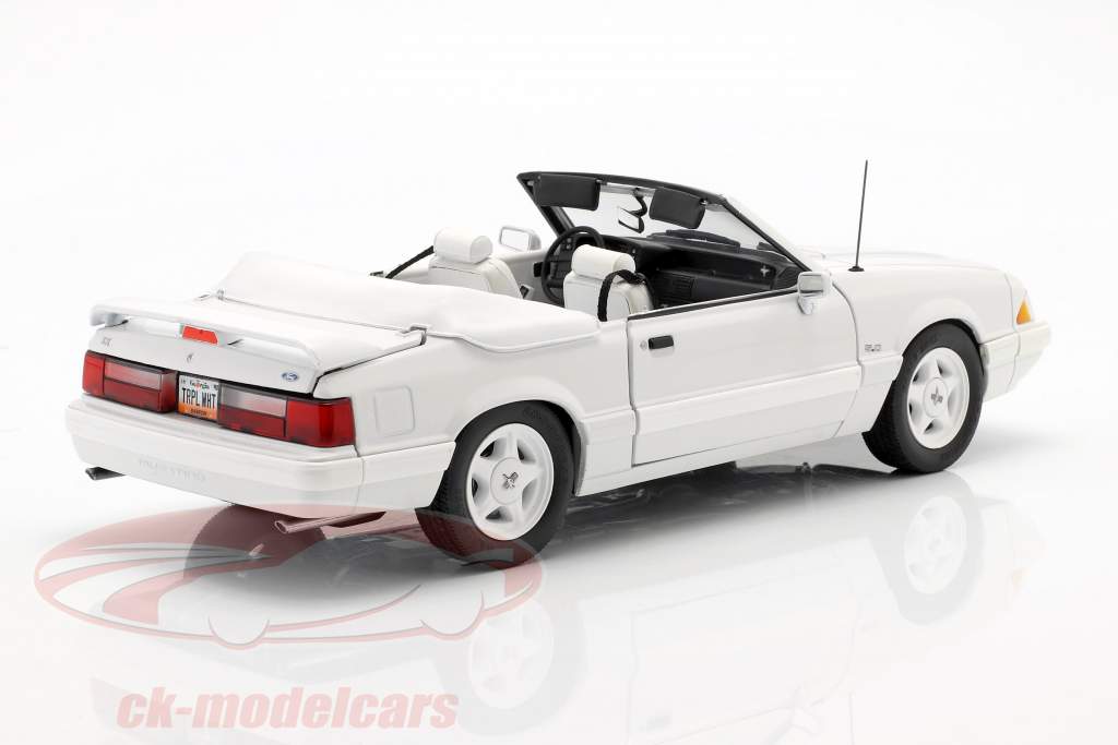 Ford Mustang LX Convertible Baujahr 1993 weiß 1:18 GMP