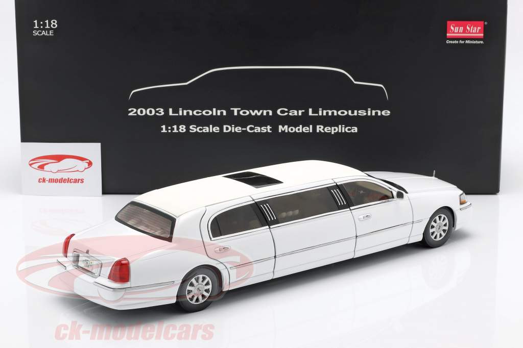 Lincoln Town Car Limousine year 2003 white 1:18 SunStar