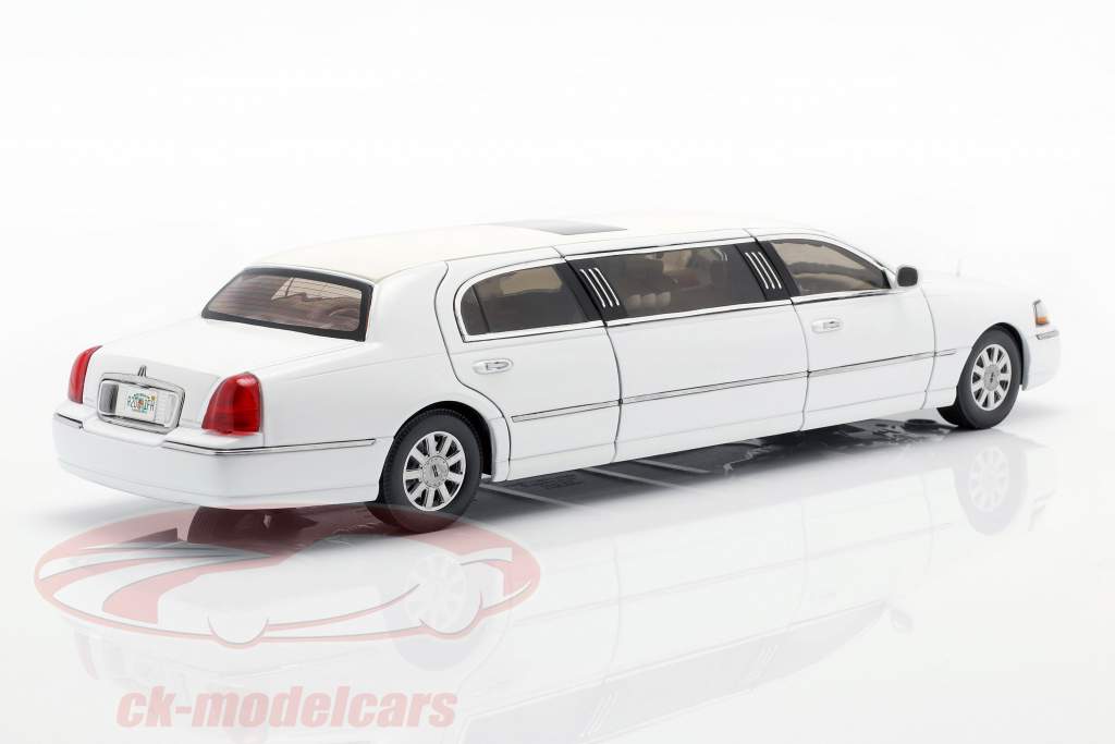 Lincoln Town Car Limousine year 2003 white 1:18 SunStar
