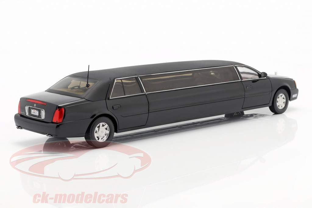 Cadillac DeVille Limousine 建造年份 2004 黑 1:18 SunStar