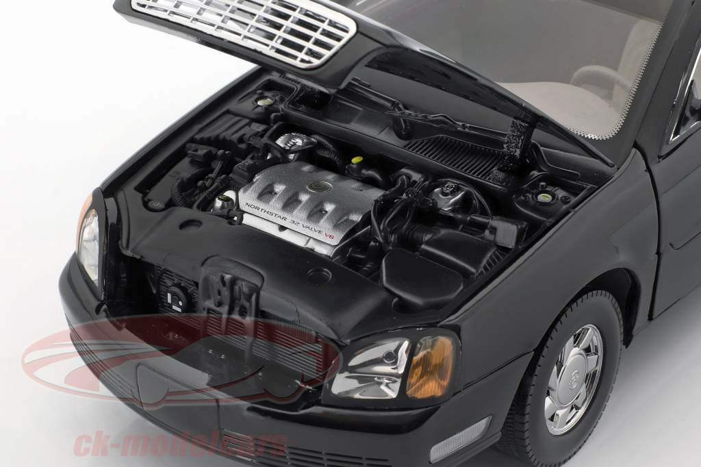 Cadillac DeVille Limousine 建造年份 2004 黑 1:18 SunStar