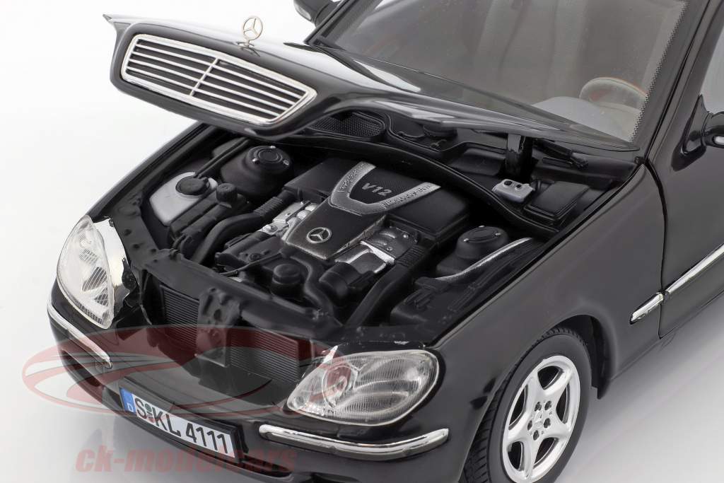 Mercedes-Benz Pullman S-Klasse jaar 2000 zwart 1:18 SunStar