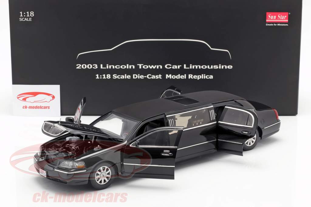 Lincoln Town Car Limousine année de construction 2003 noir 1:18 SunStar