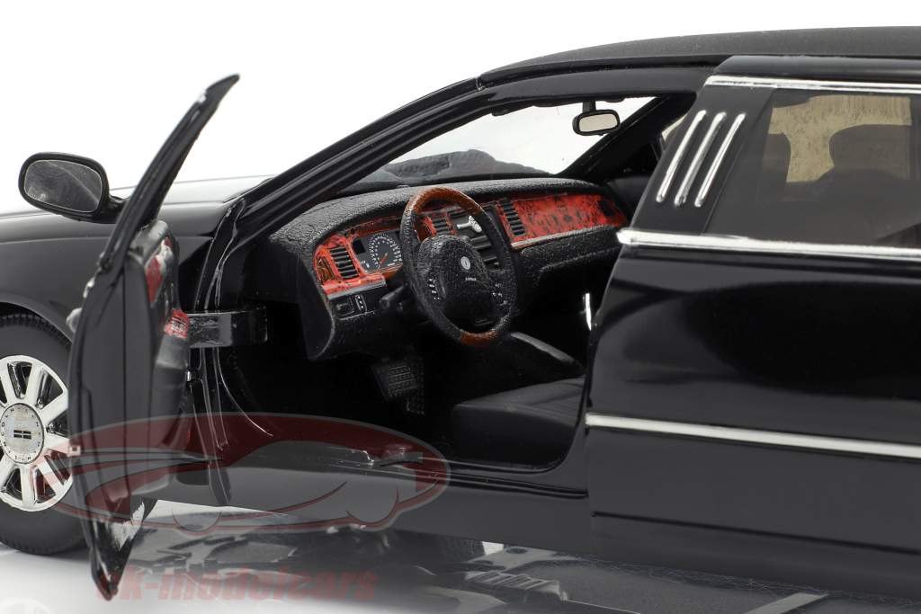 Lincoln Town Car Limousine année de construction 2003 noir 1:18 SunStar