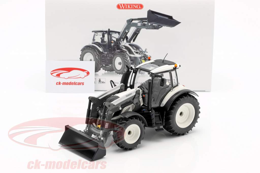 Valtra T174 Traktor mit Frontlader weiß / schwarz 1:32 Wiking