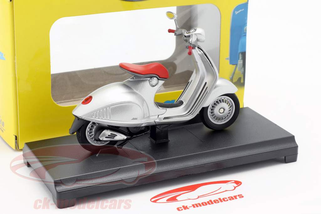 Vespa 946 anno di costruzione 2014 argento / rosso 1:18 Welly