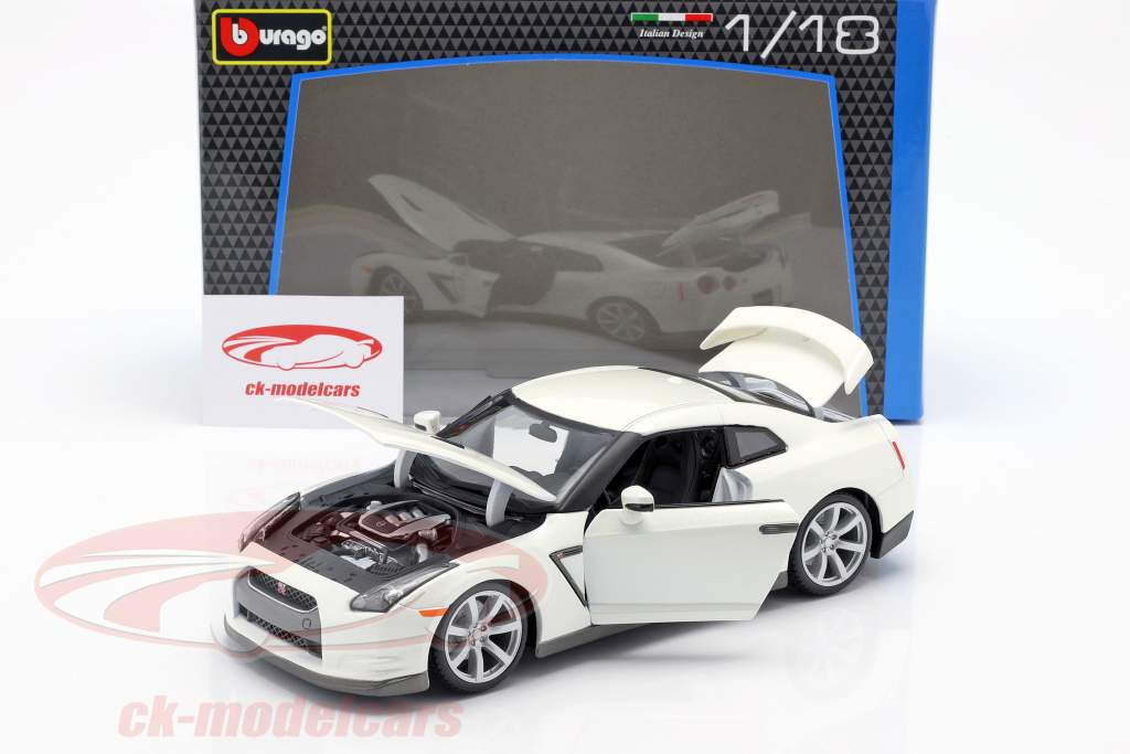 Nissan GT-R Baujahr 2009 weiß 1:18 Bburago