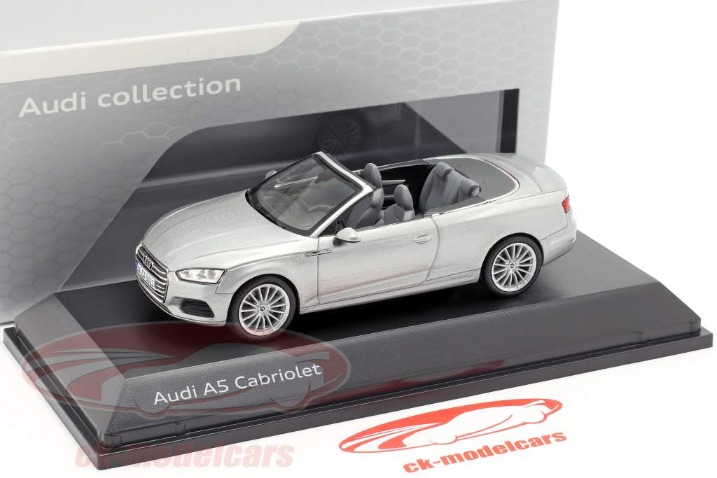 Audi A5 Cabriolet Bouwjaar 2017 Florett zilver 1:43 Spark