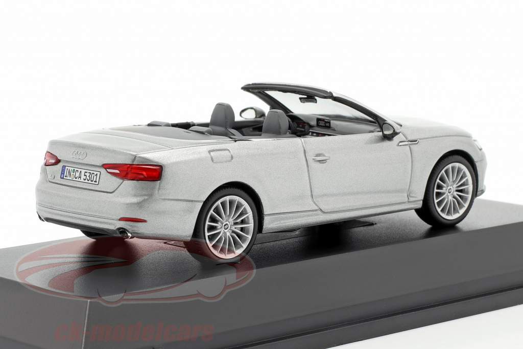 Audi A5 Cabriolet año de construcción 2017 plata Florett 1:43 Spark