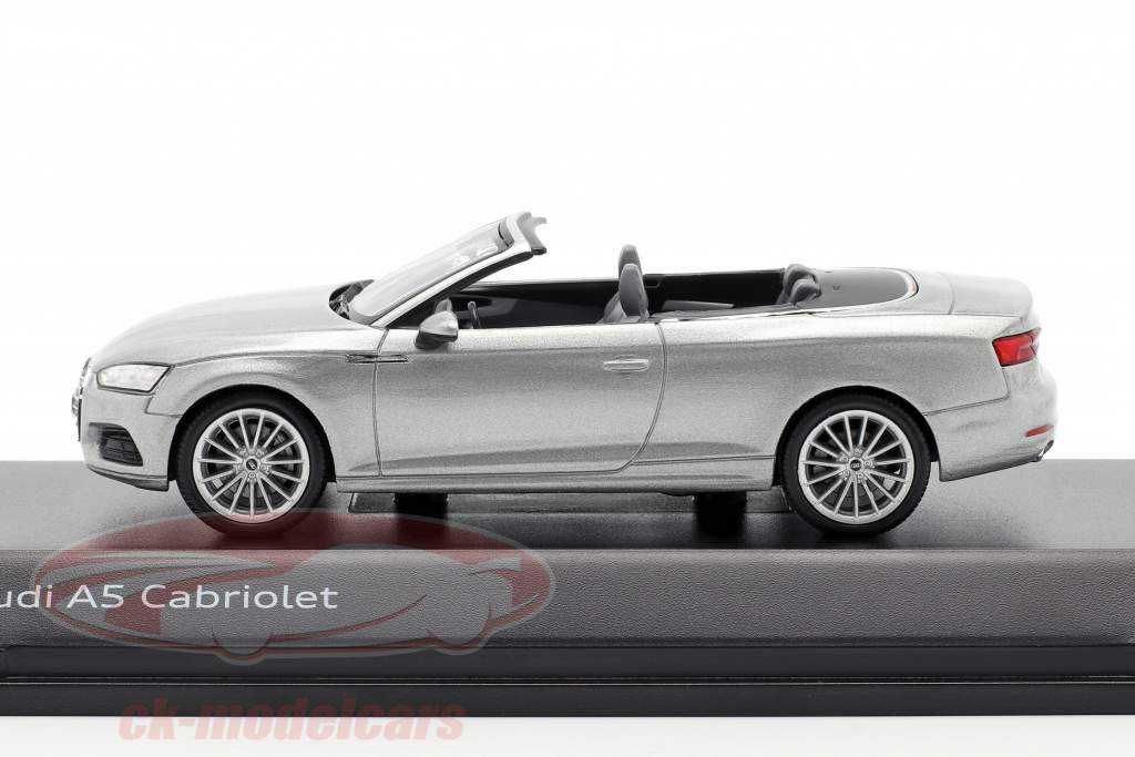 Audi A5 Cabriolet Bouwjaar 2017 Florett zilver 1:43 Spark