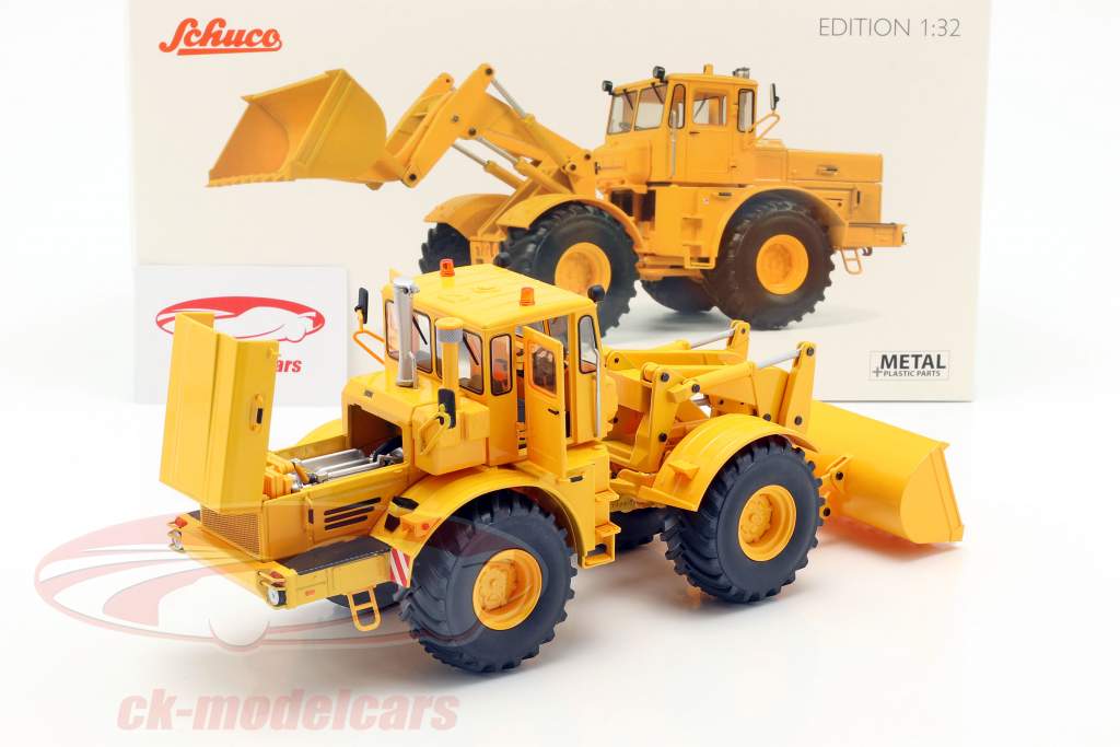Kirovets K-700 M mit Frontschaufel gelb 1:32 Schuco