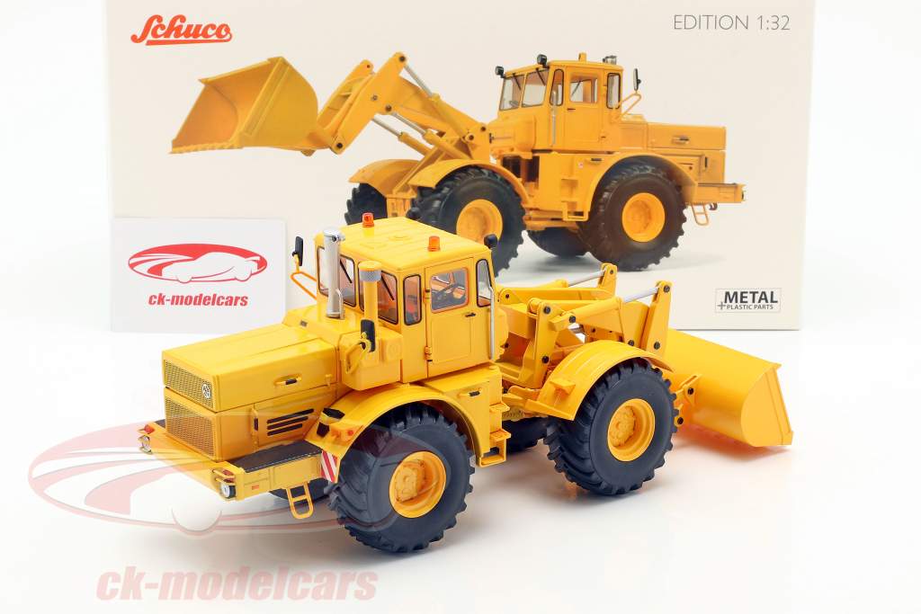 Kirovets K-700 M mit Frontschaufel gelb 1:32 Schuco
