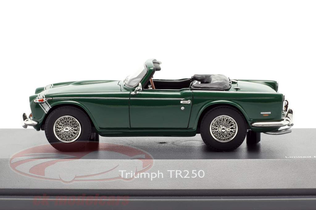 Triumph TR250 british racing verde 1:43 Schuco
