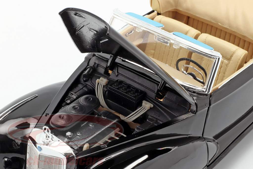 Mercedes-Benz 300S Year 1955 black 1:18 Maisto
