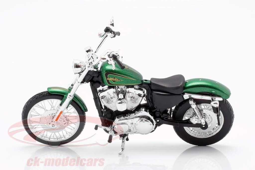 Harley Davidson XL 1200V Seventy-Two 建设年份 2013 绿色 金属的 1:12 Maisto