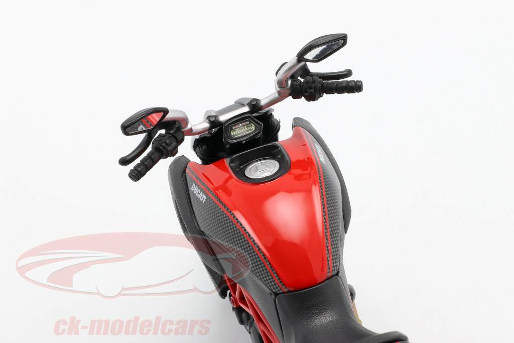 Ducati Diavel Carbon sort / rød 1:12 Maisto