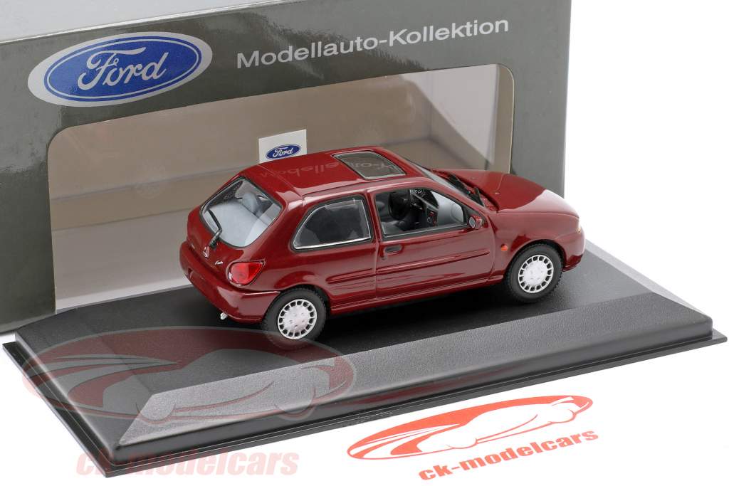 Ford Fiesta Año 1996 púrpura 1:43 Minichamps