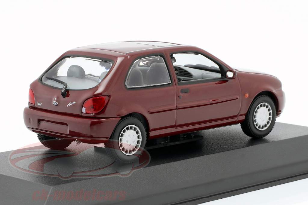 Ford Fiesta Año 1996 púrpura 1:43 Minichamps