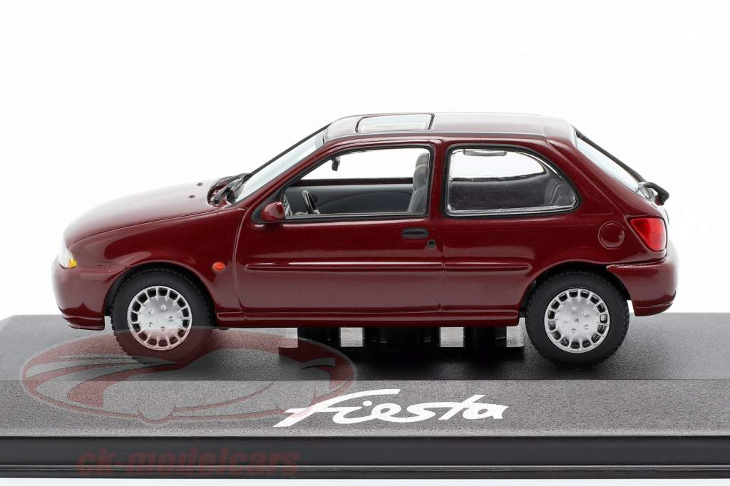 Ford Fiesta Año 1996 púrpura 1:43 Minichamps