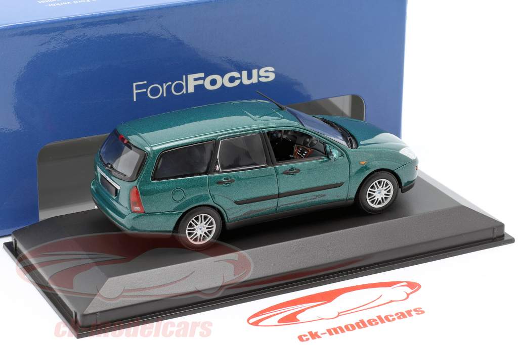 Ford Focus Kombi зеленый металлический 1:43 Minichamps