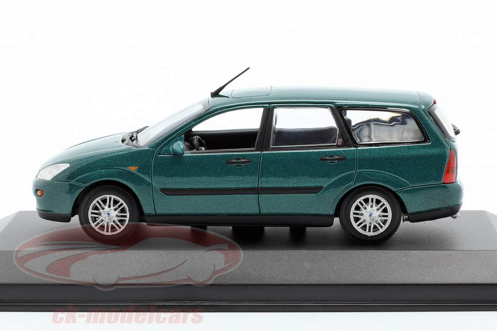 Ford Focus Kombi зеленый металлический 1:43 Minichamps