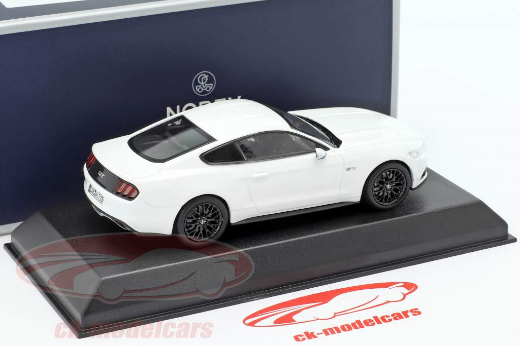 Ford Mustang Год постройки 2016 белый 1:43 Norev