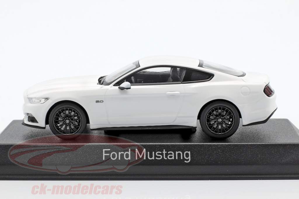 Ford Mustang Год постройки 2016 белый 1:43 Norev