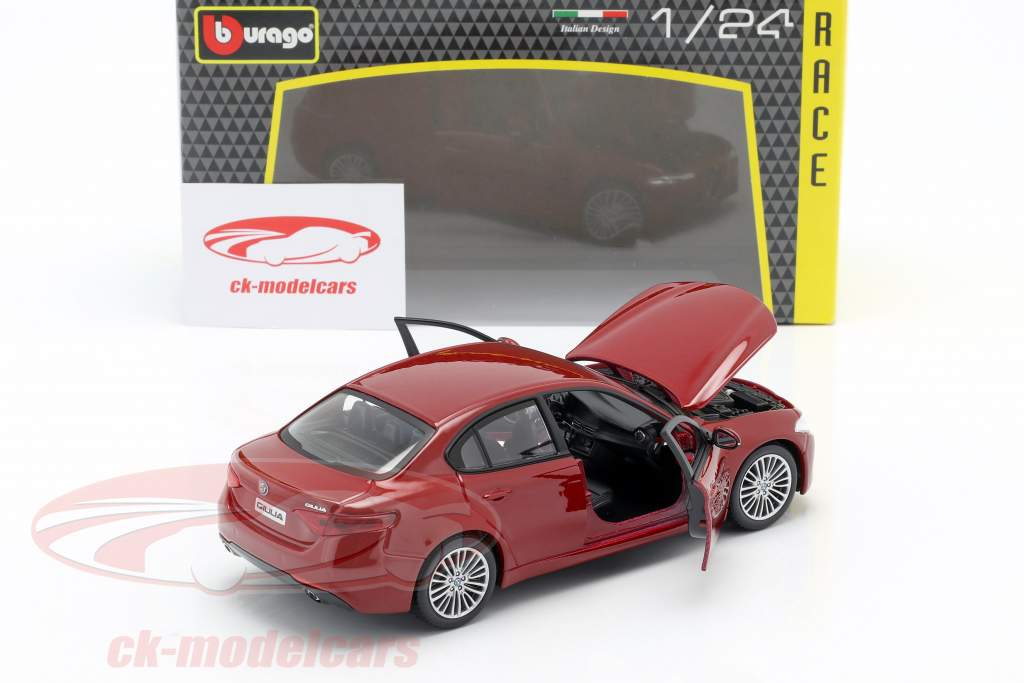 Alfa Romeo Giulia red 1:24 Bburago