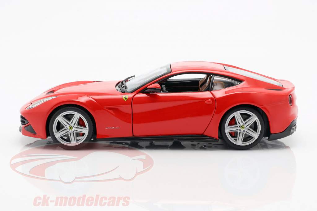 Ferrari F12 Berlinetta 赤 1:24 Bburago
