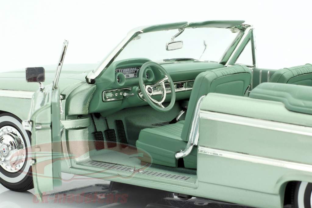 Ford Galaxie 500 XL åbent Convertible 1963 mosegrøn 1:18 SunStar