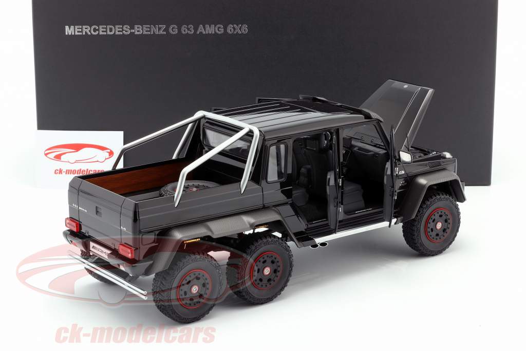 Mercedes-Benz G63 AMG 6x6 Byggeår 2013 glans sort 1:18 AUTOart