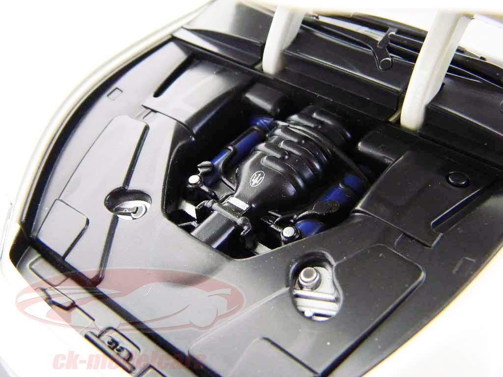 Mondo Motors 1:18 マセラティグラントゥーリズモホワイト