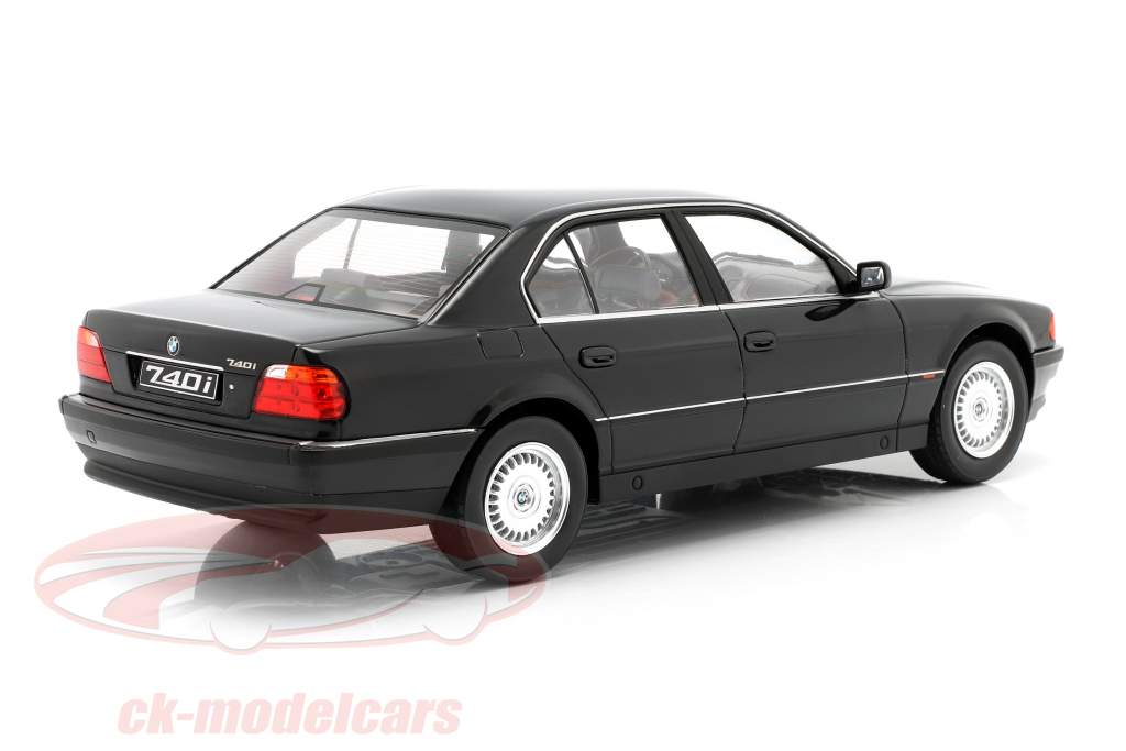 BMW 740i E38 1.Serie Byggeår 1994 sort metallisk 1:18 KK-Scale