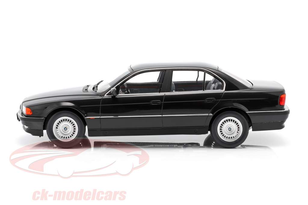 BMW 740i E38 1.Serie Byggeår 1994 sort metallisk 1:18 KK-Scale
