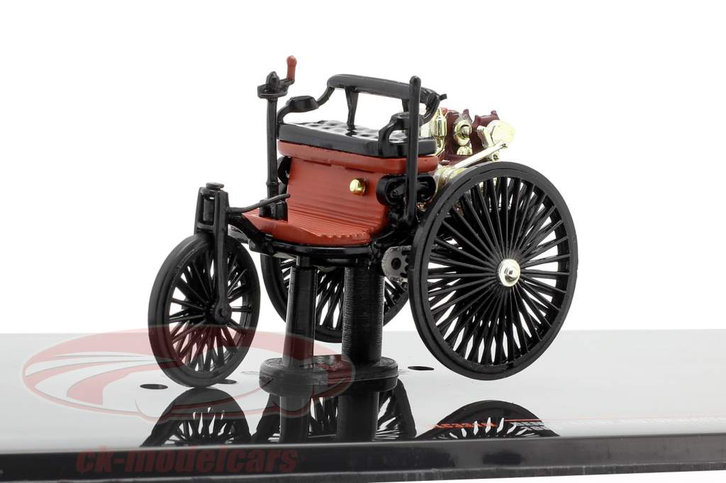Benz Patent auto Bouwjaar 1886 zwart / roodbruin 1:43 Ixo