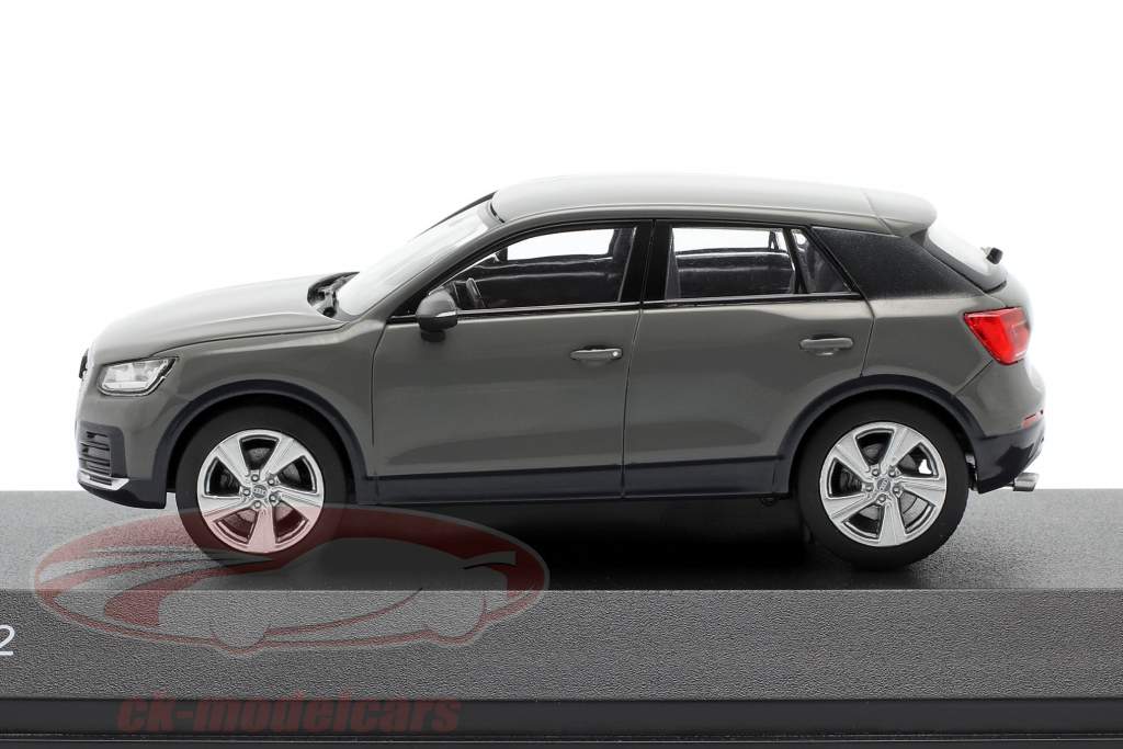 Audi Q2 quantum grijs 1:43 iScale